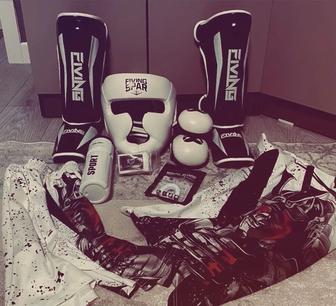 Продам футы, рашгард и шлем.