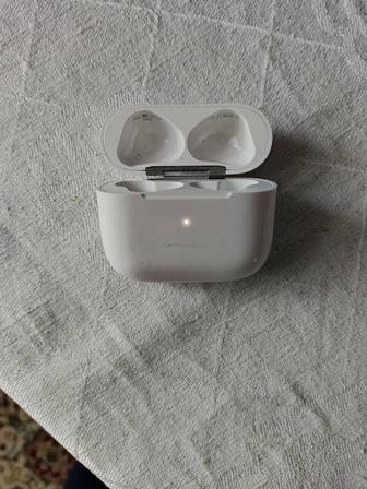 Продам Оригинал кейс от Airpods