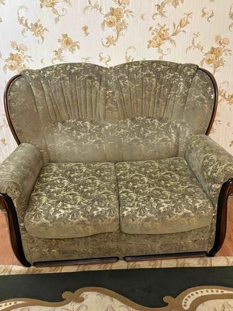 Продам диван-кровать и два кресла