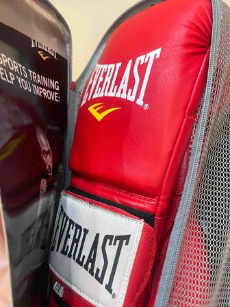 Боксерские перчатки 10