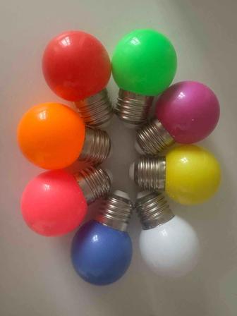 Разноцветные лампы для новогодних праздников