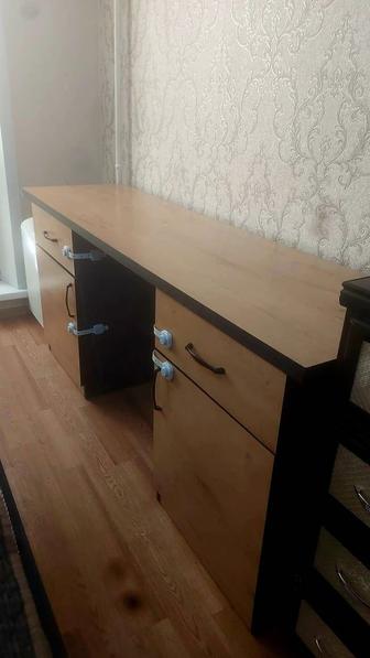 Продам стол письменный. Размер 1800/500