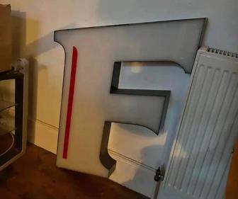 Буква F из KFC