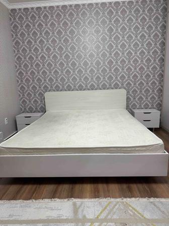 Продам кровать и 2 тумбы