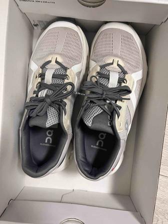 Кроссовки ON