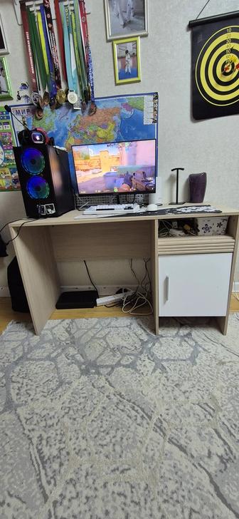 Продам стол