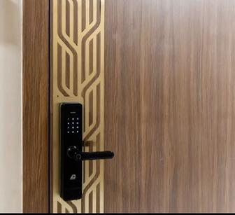 Входная дверь с электронным замком