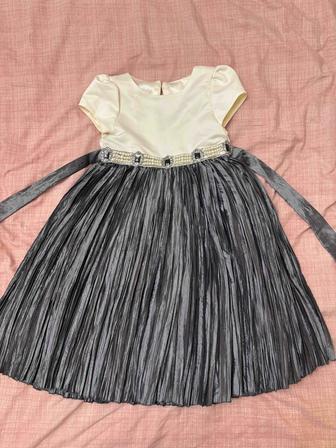 Продам платья на 5-6 лет