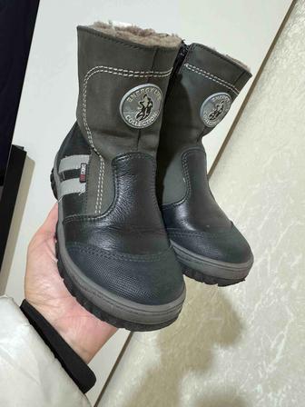 Продам детские зимние сапоги