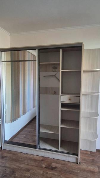 шкаф-купе с зеркалом, для прихожей , или офиса