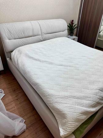 Кровать