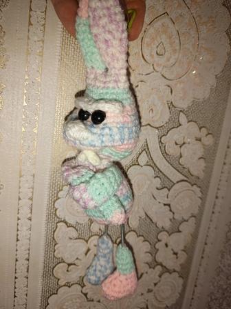 Вязанные игрушки, брелки.