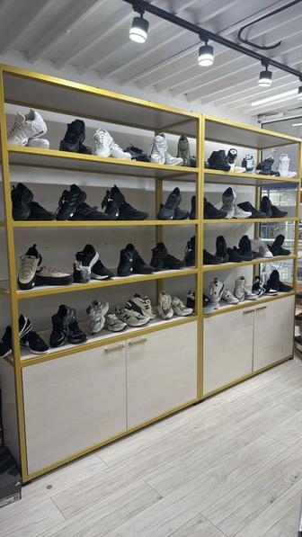 Стеллажи с полками