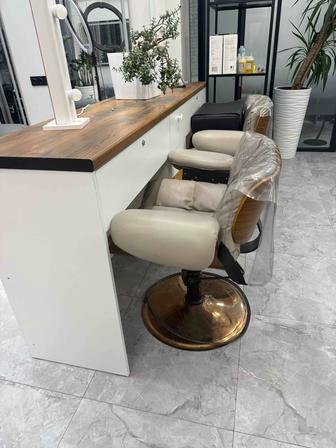 Срочно продаю 4 кресло для парикмахеров