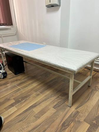 Продам медицинские кушетки и столики