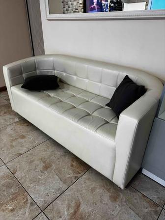 Продам офискую мебель и технику б/у в отличном состоянии.