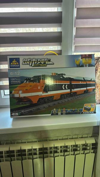 Lego пассажирский поезд 1287деталей