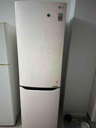 Продается холодильник LG
