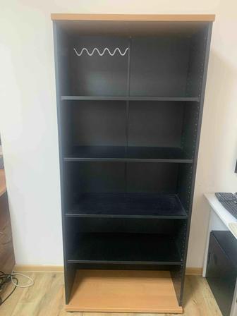 Продам шкаф книжный