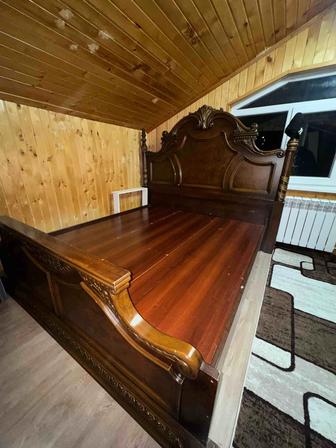 Кровать двухспальная дерево