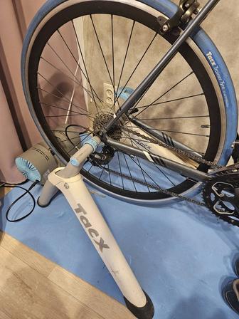 Шоссейный велосипед со велостанком Tacx T2180 Vortex