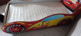 Детская кроватка-машинка