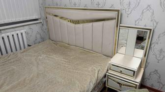 Продам спальный гарнитур