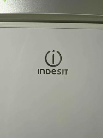 Продам холодильник Indesit