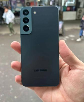 Телефон Samsung S22