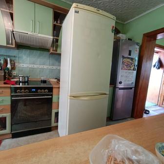 Отдам холодильник.б/у LG двух камерный 1,8 м