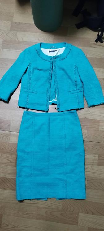 Продам твидовый женский костюм