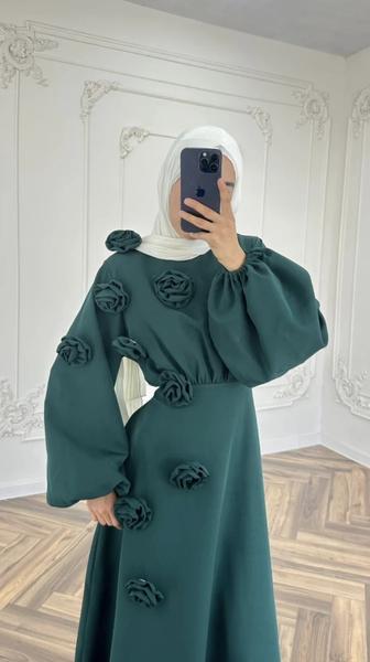 Темно-зеленый платья