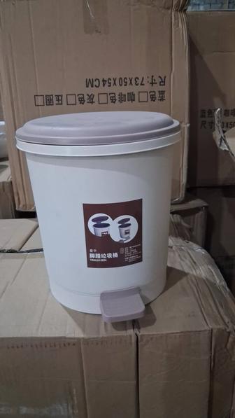 Пластиковые ведро для мусора