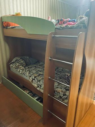 Продам двухярусную кровать