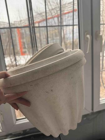 Горшки для цветов белый большой и средней