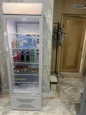 Продается витринный холодильник