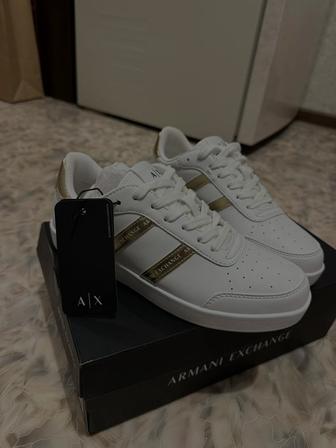 Продам кроссовки оригинал Armani