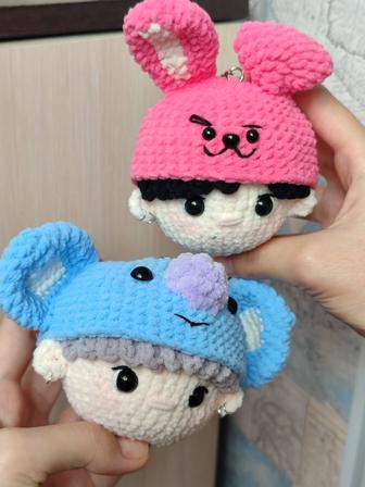 Вязанные брелоки бтс