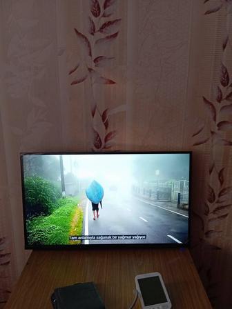 Продам телевизор смарт ТВ ютуб.все работает 35 см диагональ новый