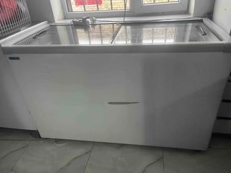 Продам большой витринный морозильник