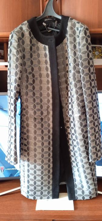 Легкое пальто.