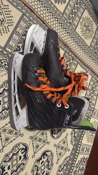 Продам хоккейные коньки bauer