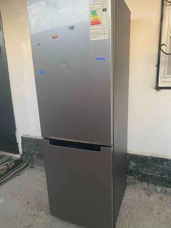 Срочно продам холодильник Самсунг