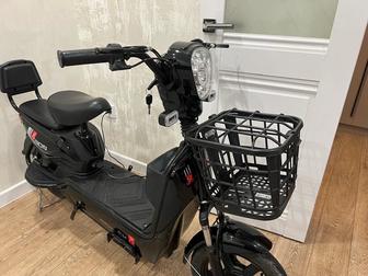 Продам Скутер ск8