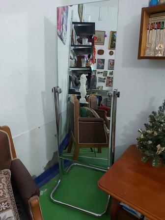 Продам напольное двухстороннее зеркало