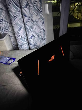Ноутбук Asus strix