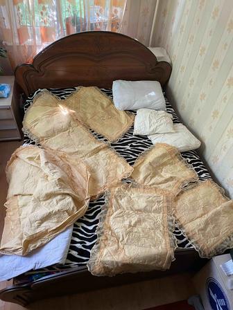 Продам подушки, комплект постельного белья, одеяло