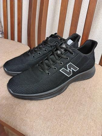 Продам кроссовки. Новые