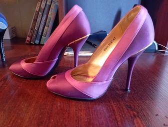 Продам женские туфли