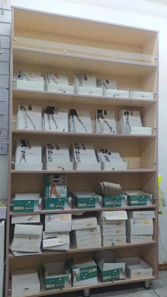 Торговый стеллаж бежевый